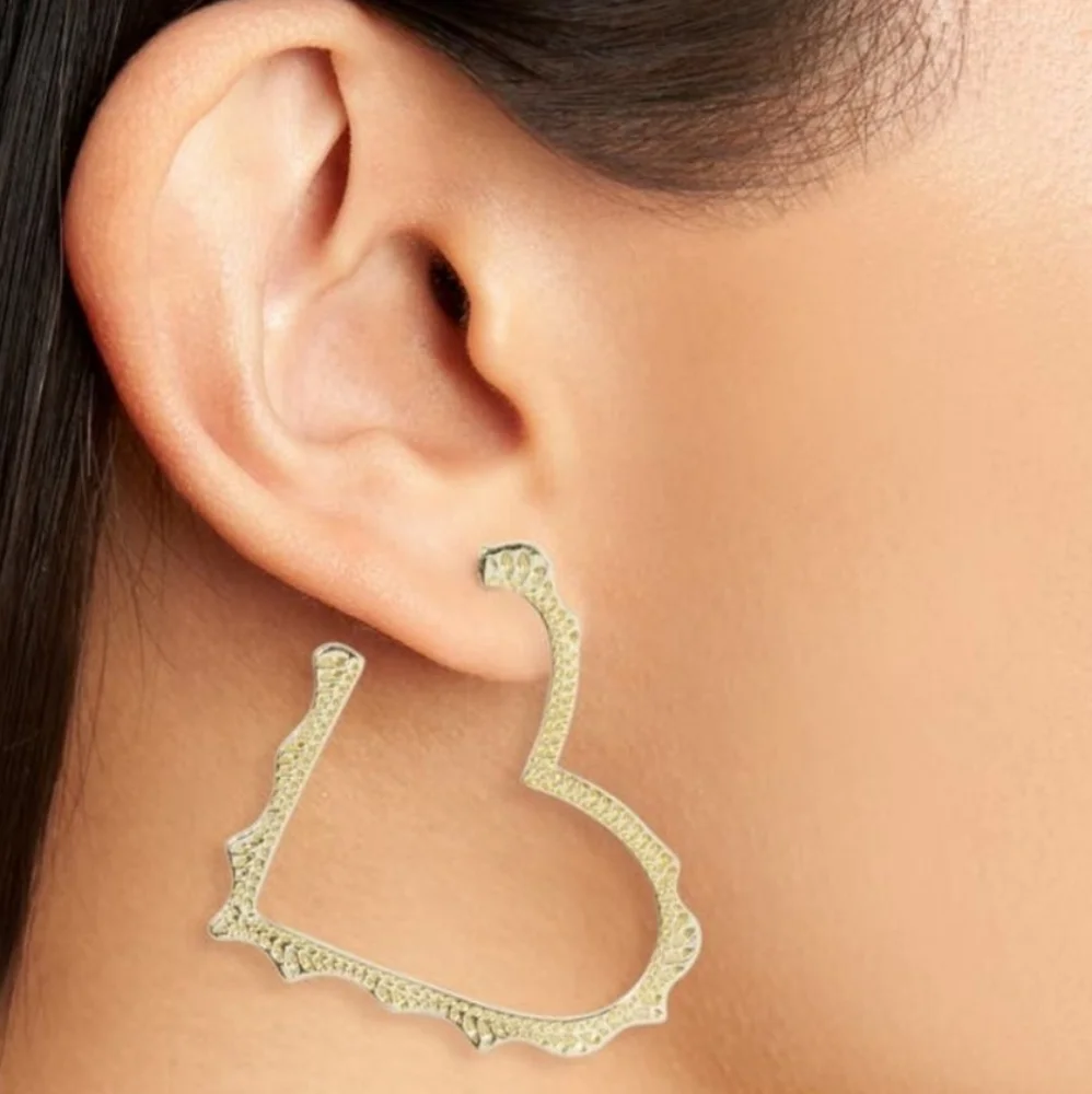 Kendra Scott Sophee Heart Hoop Earrings - Picture 5 of 5